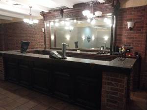 lot 9552 image: Vintage Banner Chicago Beer Tap System with Bar Setup  - Retail $2500