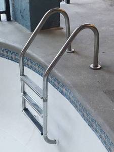 lot 9580 image: Stainless Steel Pool Ladder with 3 steps (3 stair depth, 20 railing height)  - Retail $199