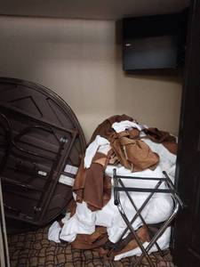 lot 9649 image: 60 Round Folding Banquet Tables, Linens and audio equipment  - Retail $75