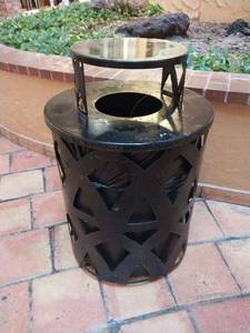 lot 9653 image: Modern Black Metal Decorative Garden Lantern