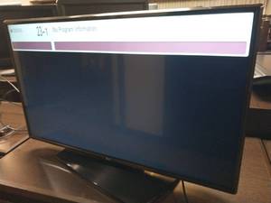 lot 9824 image: LG 43LV560H 43-inch Commercial TV Display  - Retail $199