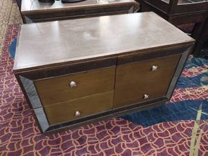 lot 9974 image: Modern 4-Drawer Dresser with Ribbed Detail (4 x 2 x 30)