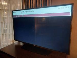 lot 10013 image: LG 49LV570H 49-inch Commercial TV  - Retail $175