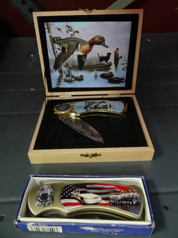 lot 1398 image: (2) Commemorative Knives