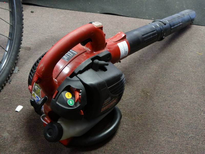 lot 1414 image: Craftsman Gas Leaf Blower