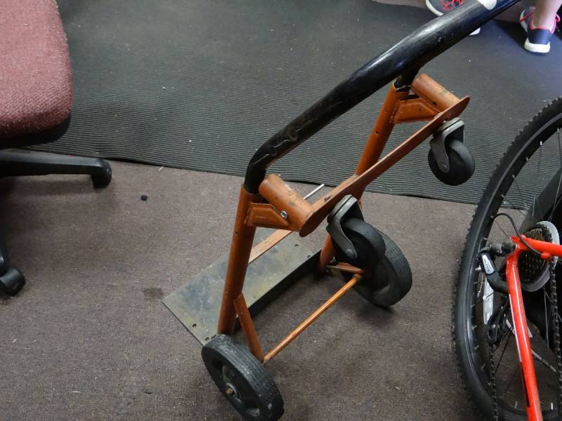 lot 1416 image: 2 Wheel Dolly