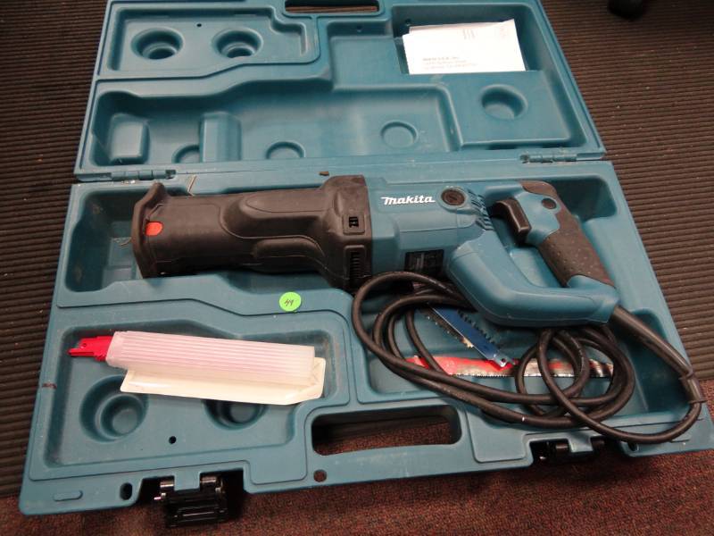 lot 1424 image: Makita Reciprocating Saw In Case