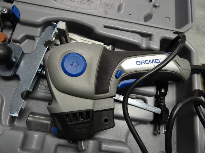 lot 1427 image: Dremel Trio Power Tool with Case