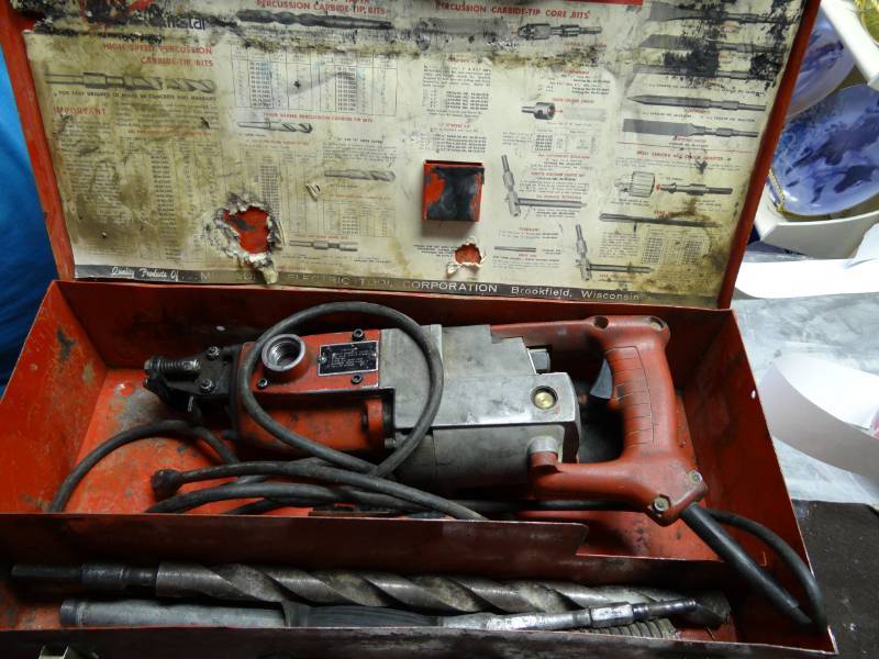 lot 1437 image: Milwaukee Large Driver Hammer DrillDemo Hammer
