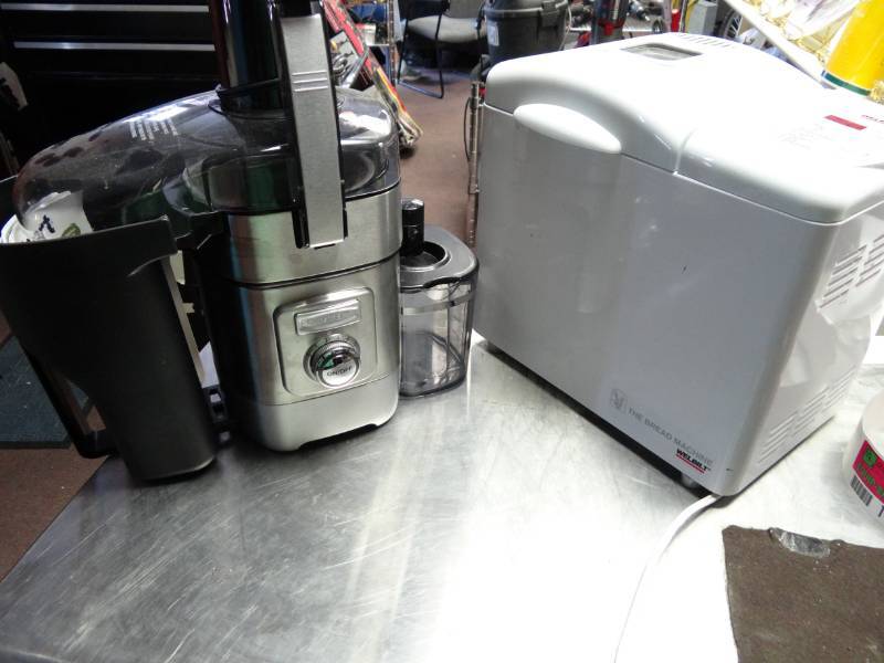 lot 1443 image: Cuisinart Juicer and Wel Bilt Automatic Bread Maker