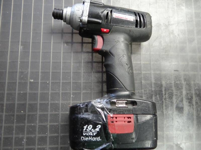 lot 1458 image: Craftsman Impact Driver Cordless 19.2V
