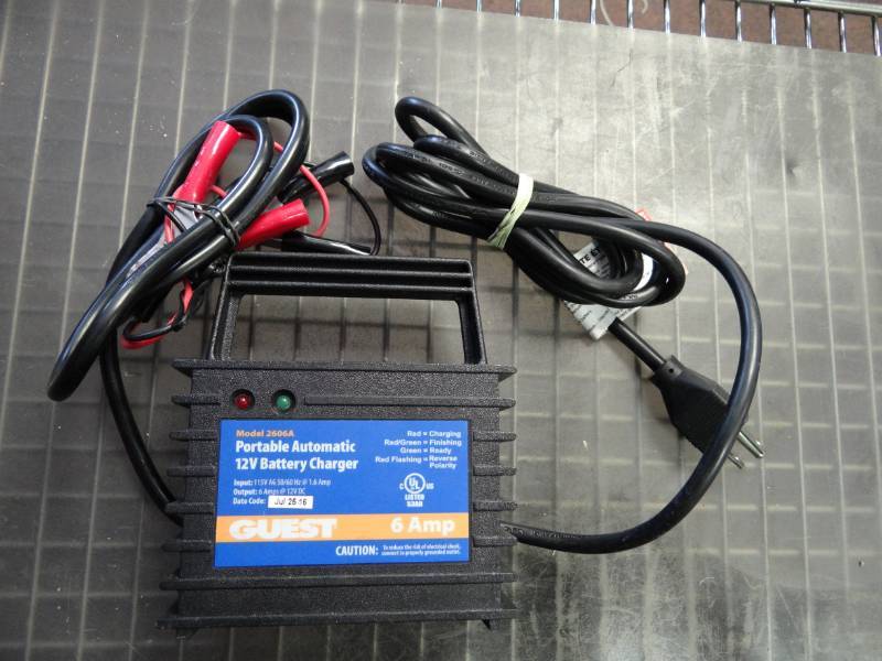 lot 1470 image: Portable Automatic 12V Battery Charger