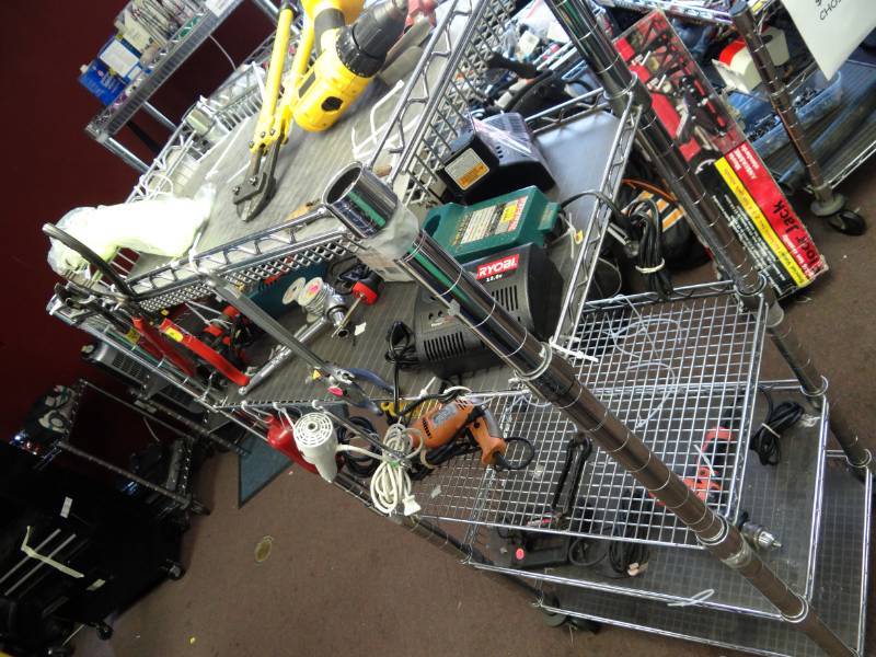 lot 1474 image: Large Lot of Hand tools and Chargers