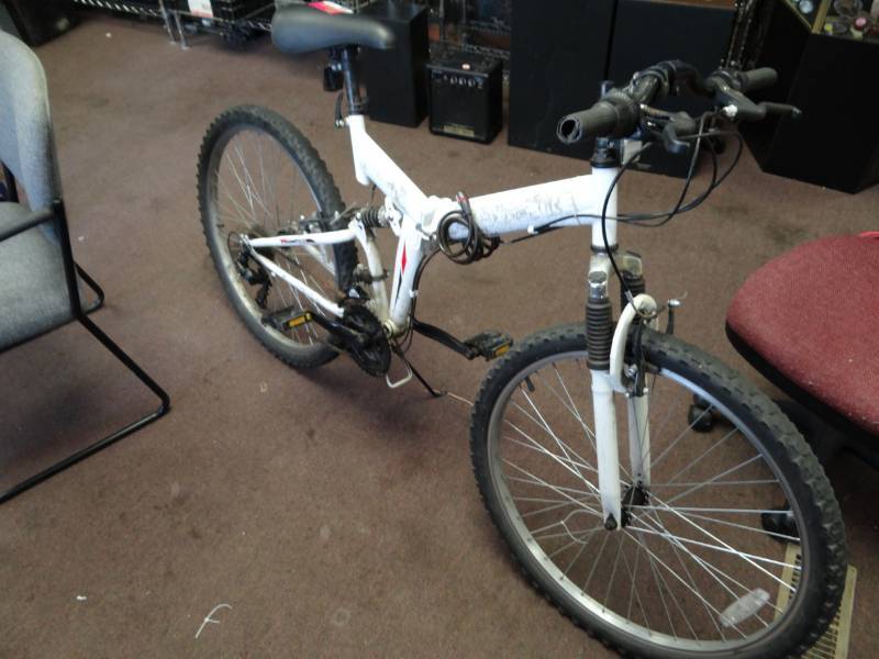 lot 1476 image: Mountain Bike 18 Speed