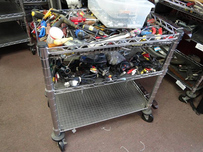 lot 1485 image: 2 Tier Metro Cart On Casters