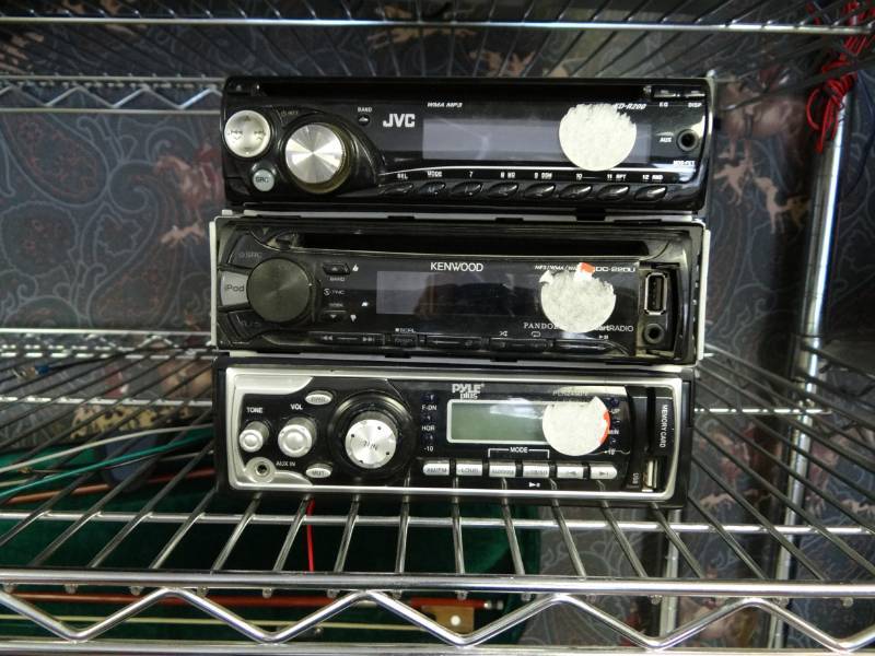 lot 7210 image: 3 Car Stereos JVC, Kenwood and Pyle