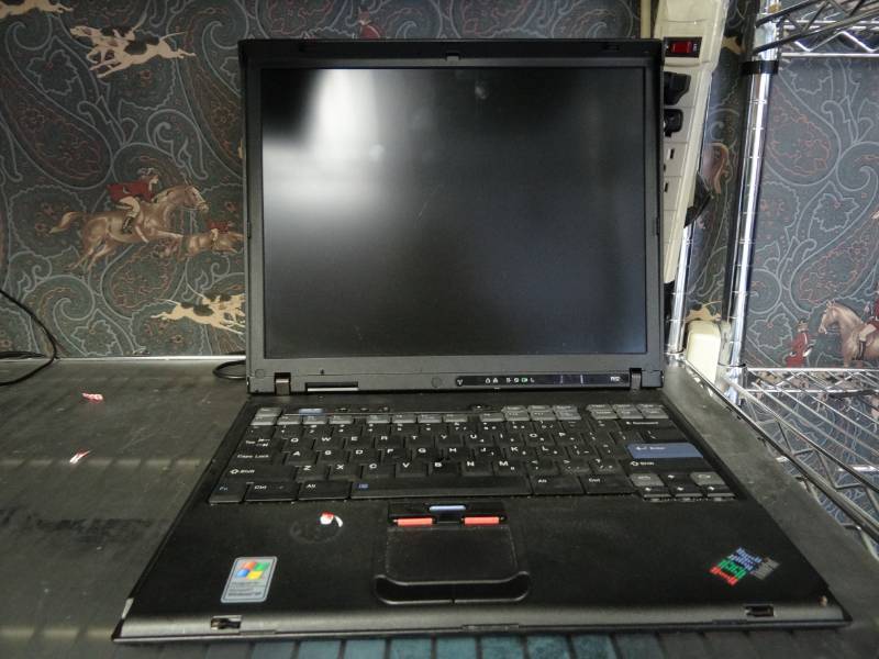 lot 7216 image: 12 IBM Think Pad Swivel Screen X200 Tablet