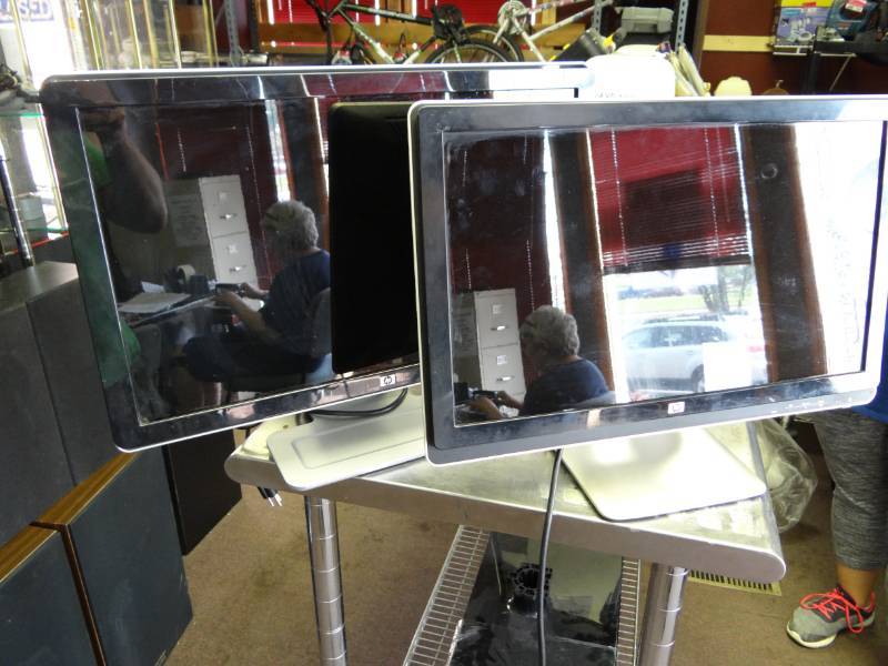 lot 7219 image: Lot of 4 Monitors Vizio Razor LED, 2 HPs and Acer