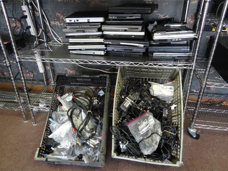 lot 7222 image: Approx. 18-20 Laptops Used For Parts and Chargers