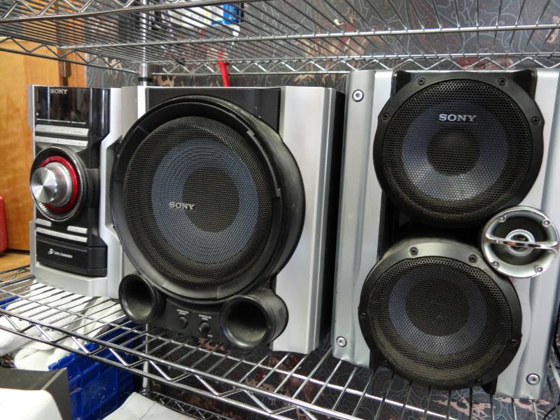 lot 7223 image: Sony Stereo with 2 Speakers