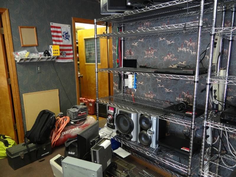 lot 7226 image: 6 Tier Metro Shelving