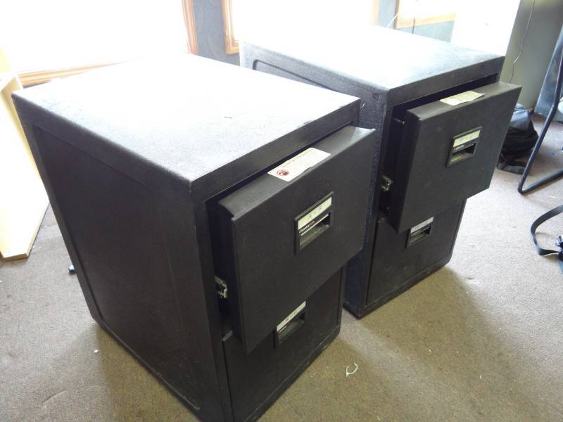 lot 1492 image: 2 Drawer Sentry Safe
