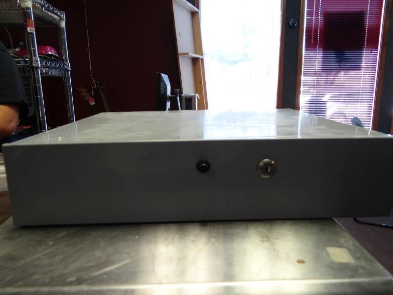 lot 7233 image: Grey Cash Register Box