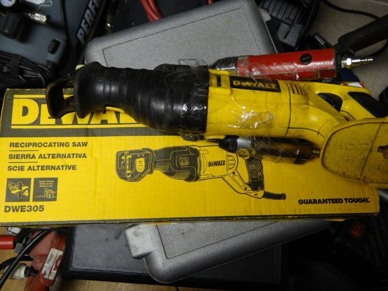 lot 7243 image: Lot of 2 DeWalt Reciprocating Saw