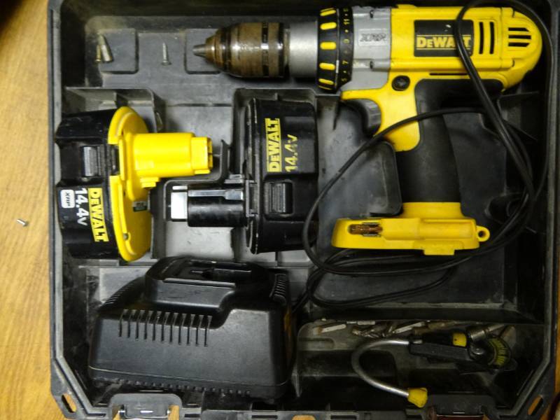lot 7244 image: DeWalt DrillDriver in Case with Battery and Charger