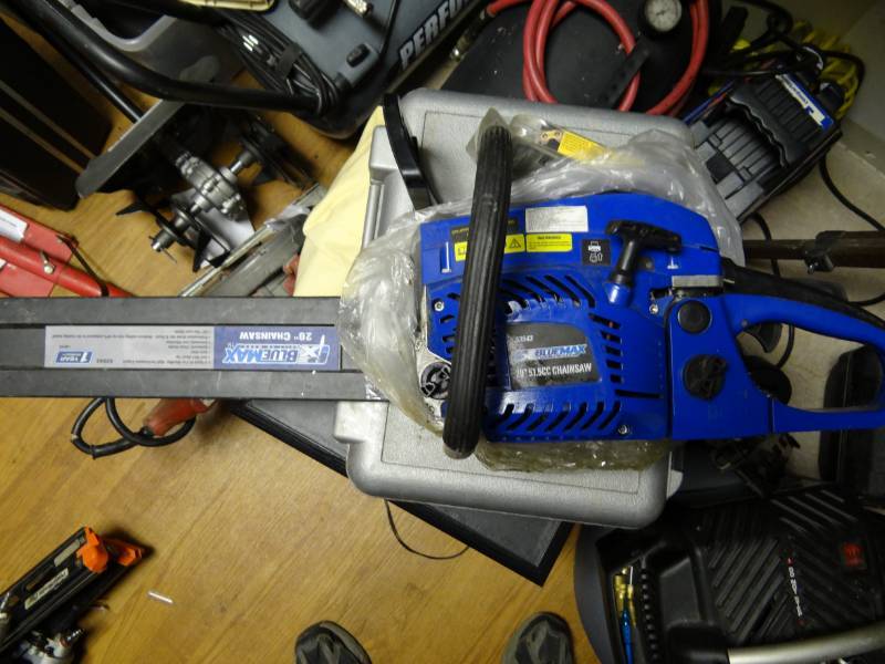 lot 7250 image: Blue Max 20 Chainsaw