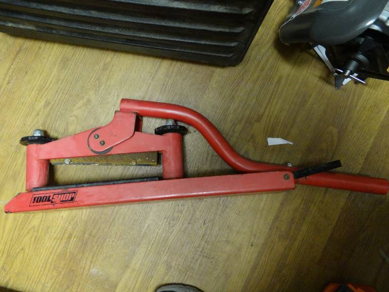 lot 7253 image: Brick Splitter