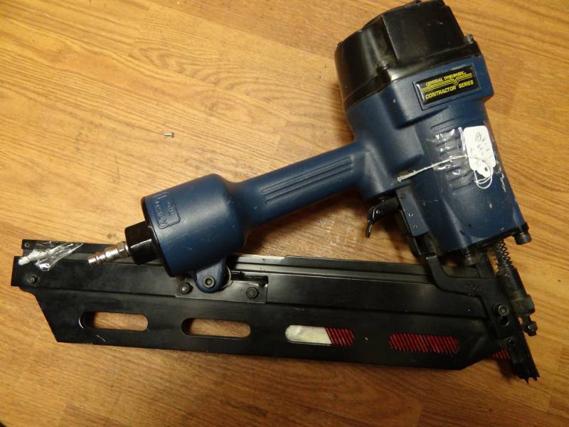 lot 7257 image: Central Numatic 28 Degree Clipped Head Framing Nailer