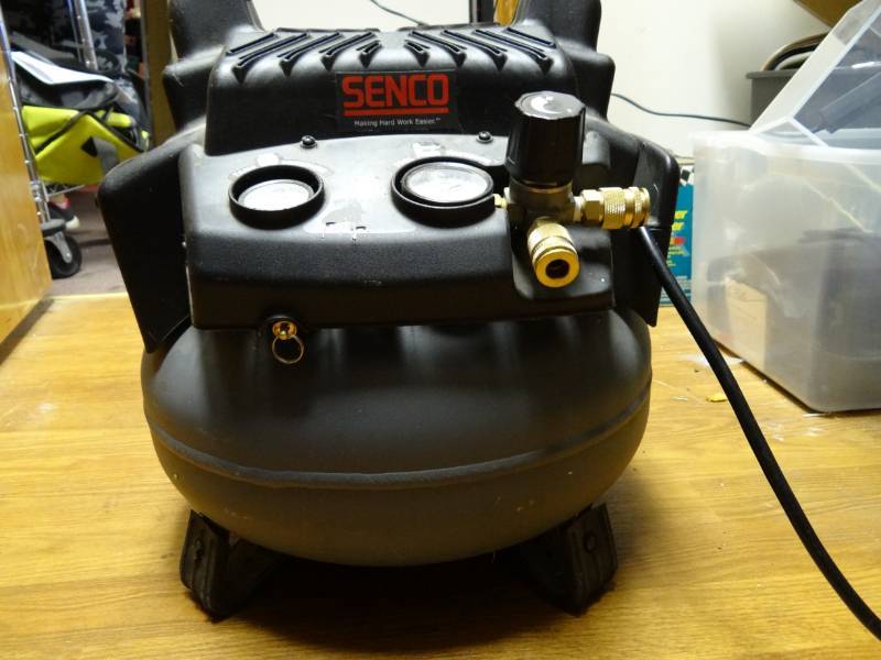 lot 7258 image: 6 Gallon Senco Pancake Compressor 1.5HP