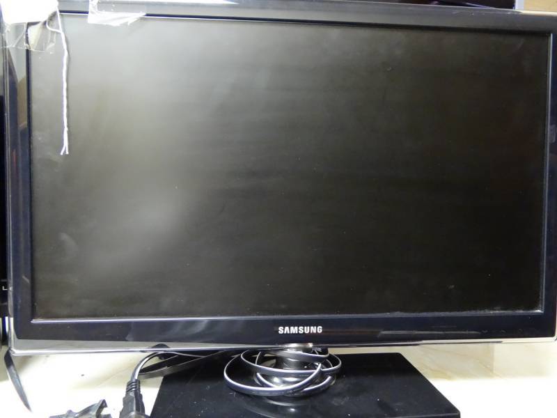 lot 7271 image: 22 Samsung TV Model # UN22D5000NF
