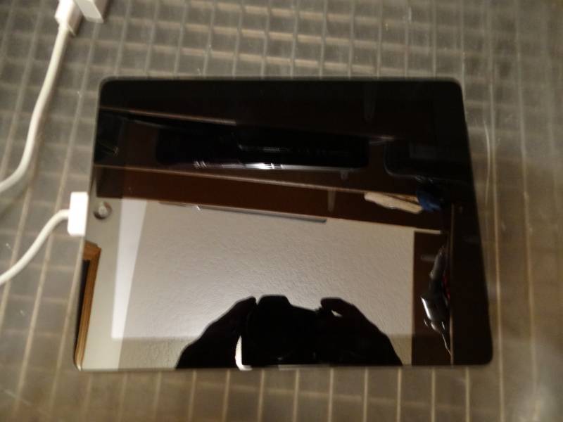 lot 7283 image: iPad 16GB with Power Cord