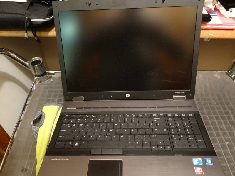 lot 7291 image: 17 HP Elite Book  874w Laptop with Case