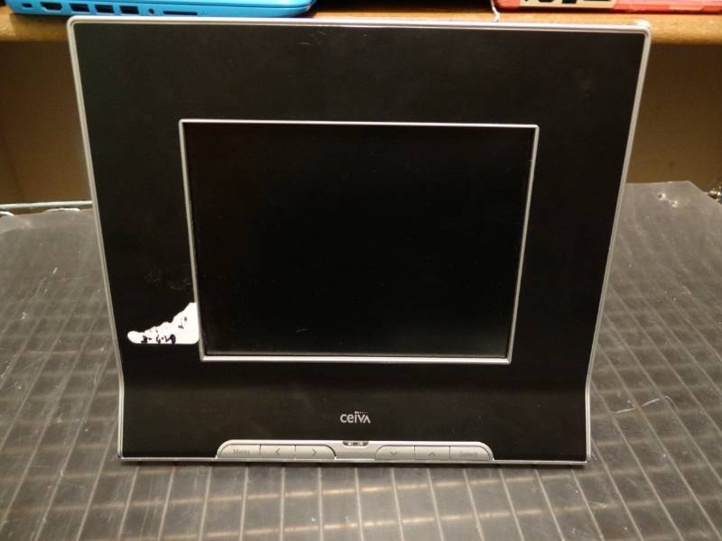 lot 7300 image: Ceiva Model # LF4008