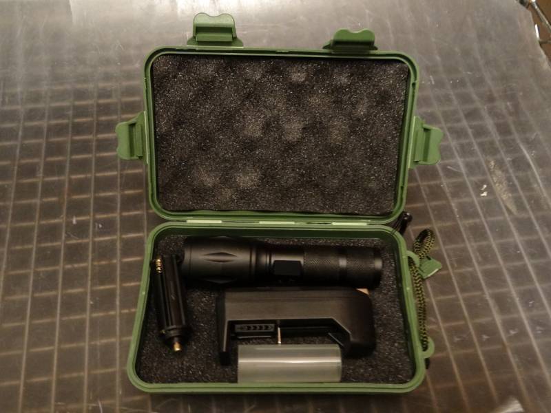 lot 7304 image: Cree LED Ultra Bright Series Flashlight