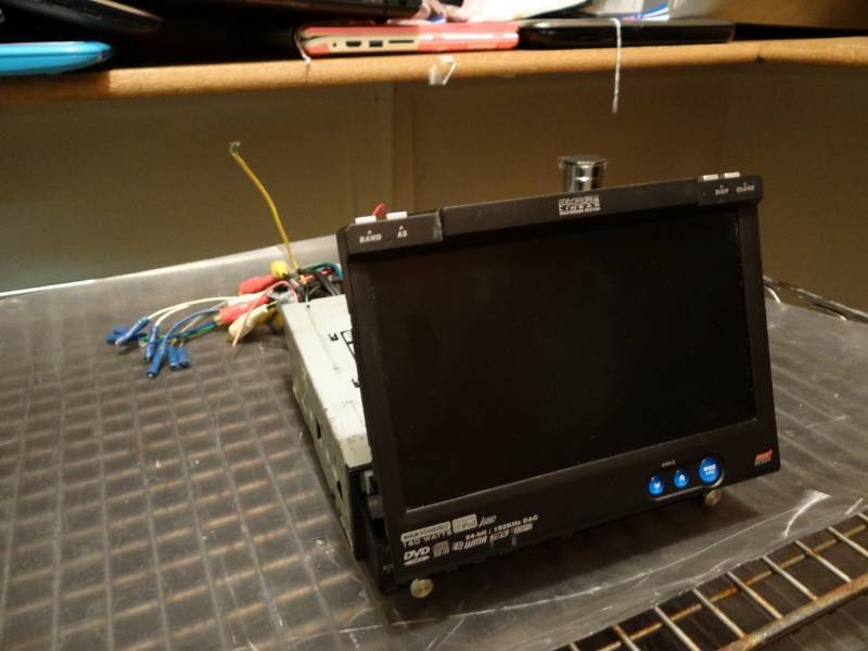 lot 7305 image: 7 TFT LCD DVD-RW Player