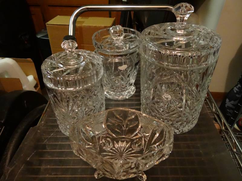 lot 7329 image: 4 Piece Glass Lot