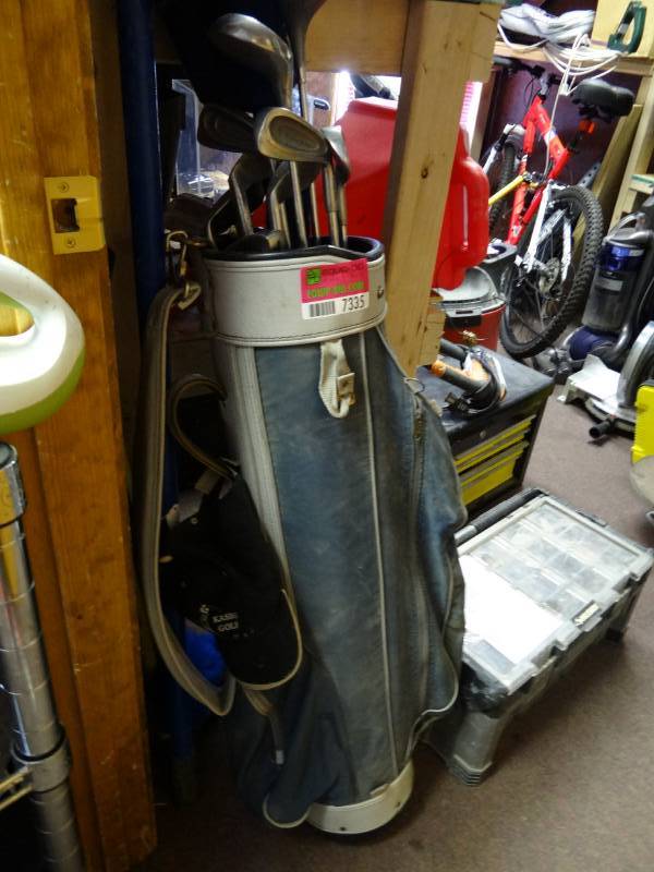 lot 7335 image: White and Blue Golf Bag with Clubs