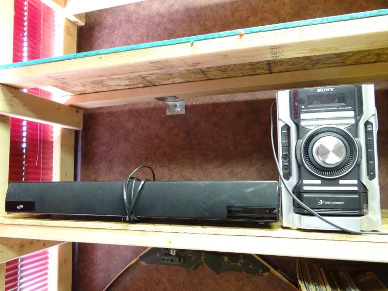 lot 7356 image: Ilive 30  Soundbar and Sony 3 Disk CD Player