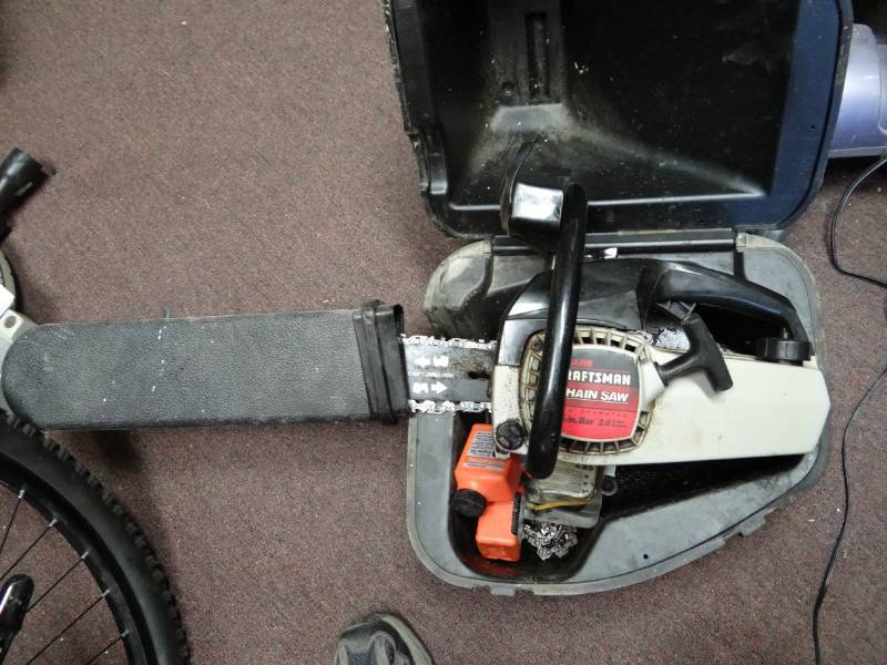 lot 7360 image: Craftsman 16 2.0 Gas Chainsaw with Case