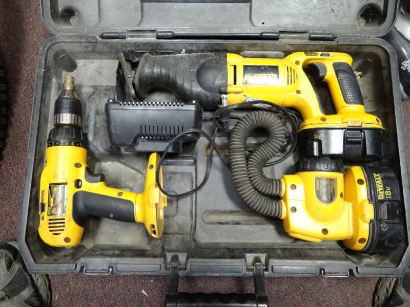 lot 7363 image: DeWalt 3 Piece Tool Set with Case