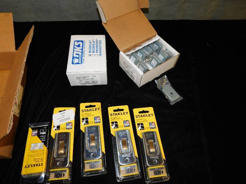 lot 2432 image: Lot of DKS Microcliks and Stanley Razor Blade Scrapers