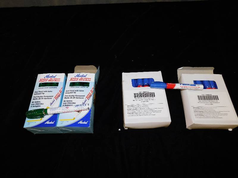 lot 2538 image: Lot of Paint Markers