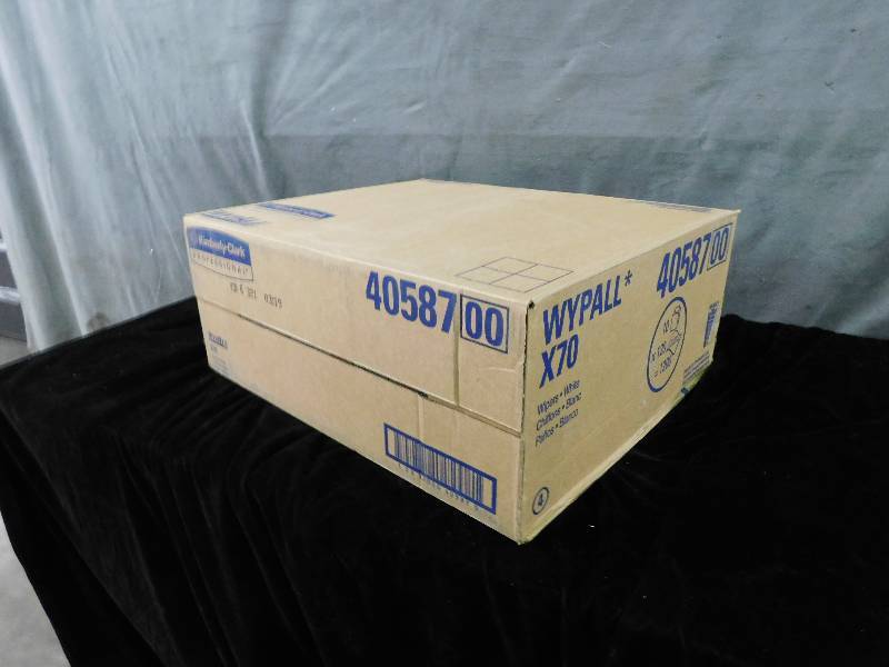 lot 2554 image: Case of Wypall X70 Wipers