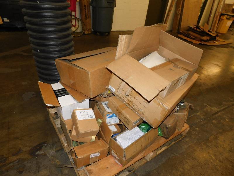 lot 2563 image: Very Large Lot of Misc Items