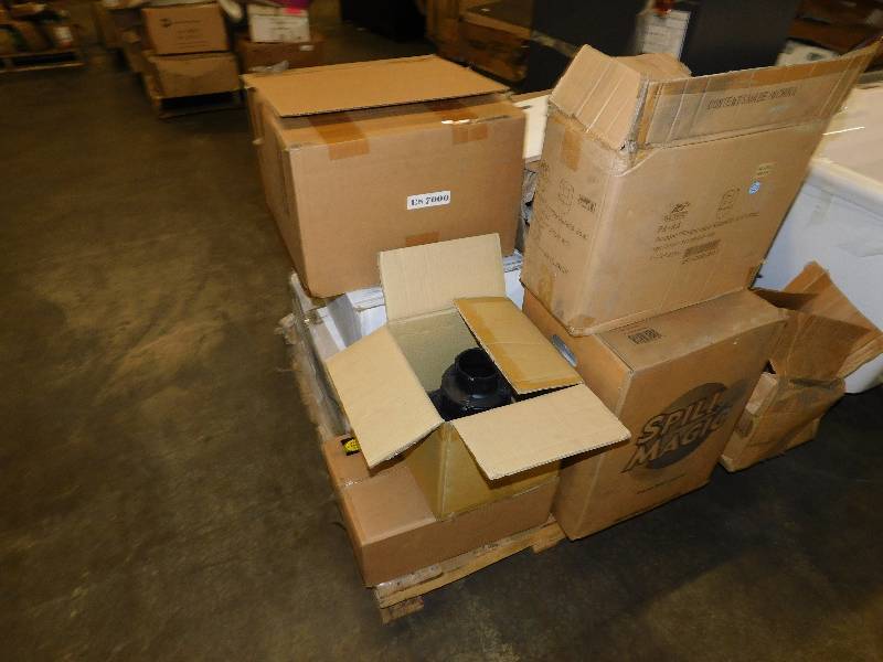 lot 2566 image: Very Large Lot of Misc Items