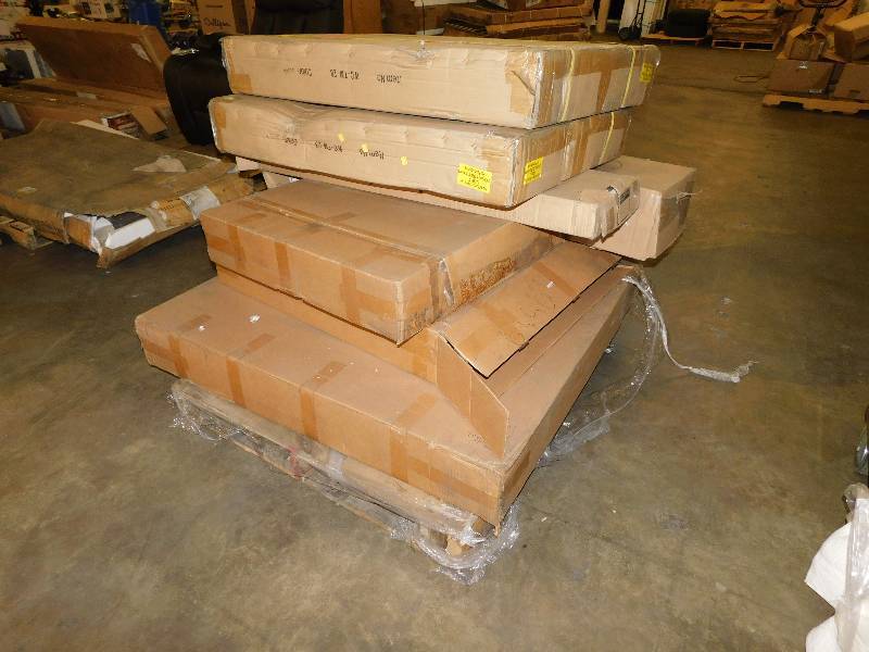 lot 2567 image: Very Large Lot of Misc Items